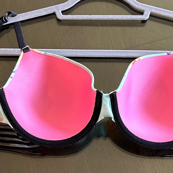 Pink Victoria’s Secret wear everywhere tee shirt bra. - Picture 3 of 5